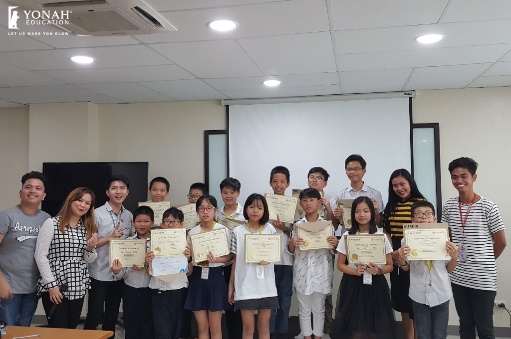 hoc-vien-tham-gia-trai-he-tieng-anh-help-2022-nhan-chung-nhan