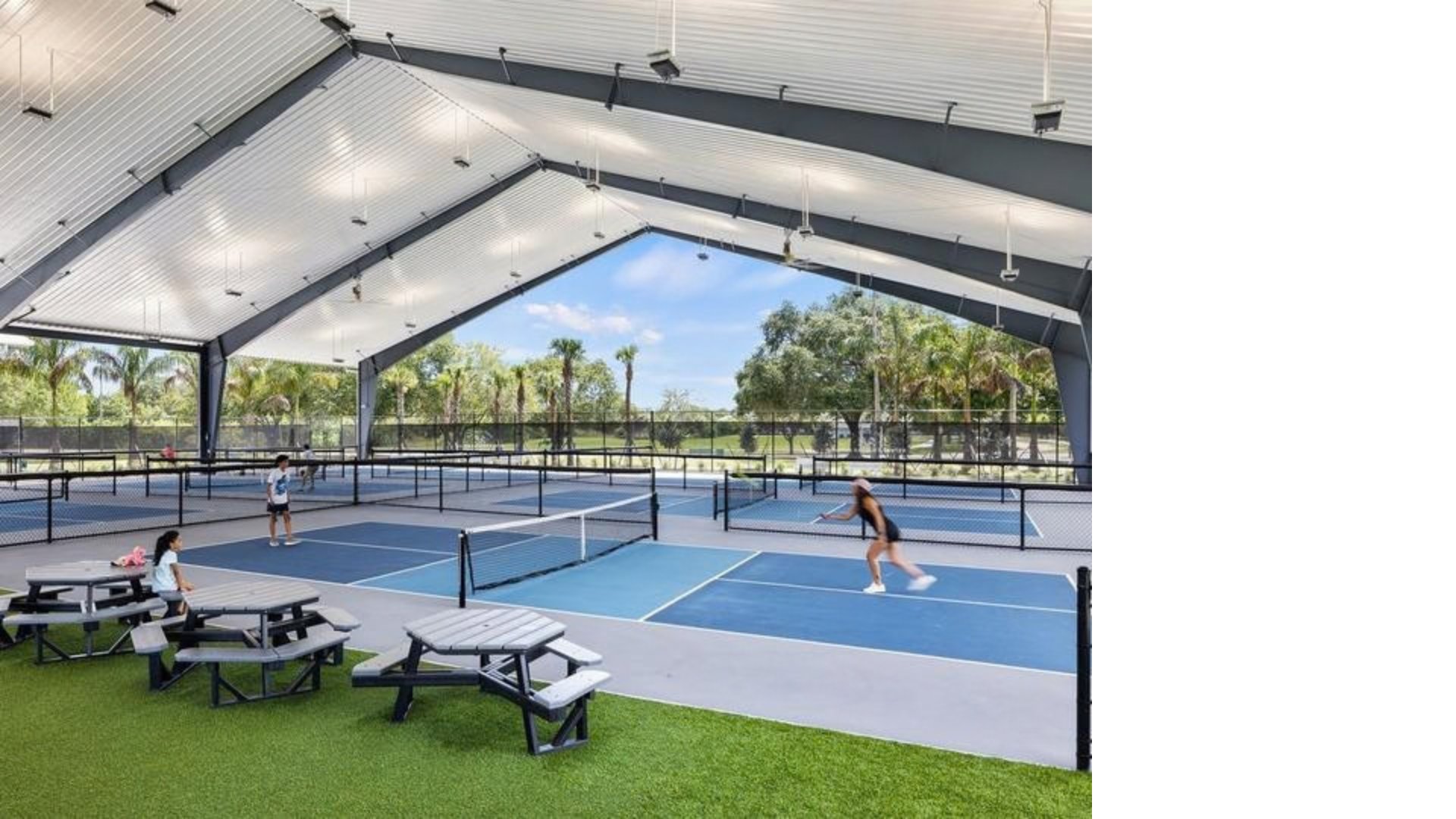 Sân pickleball có mái che
