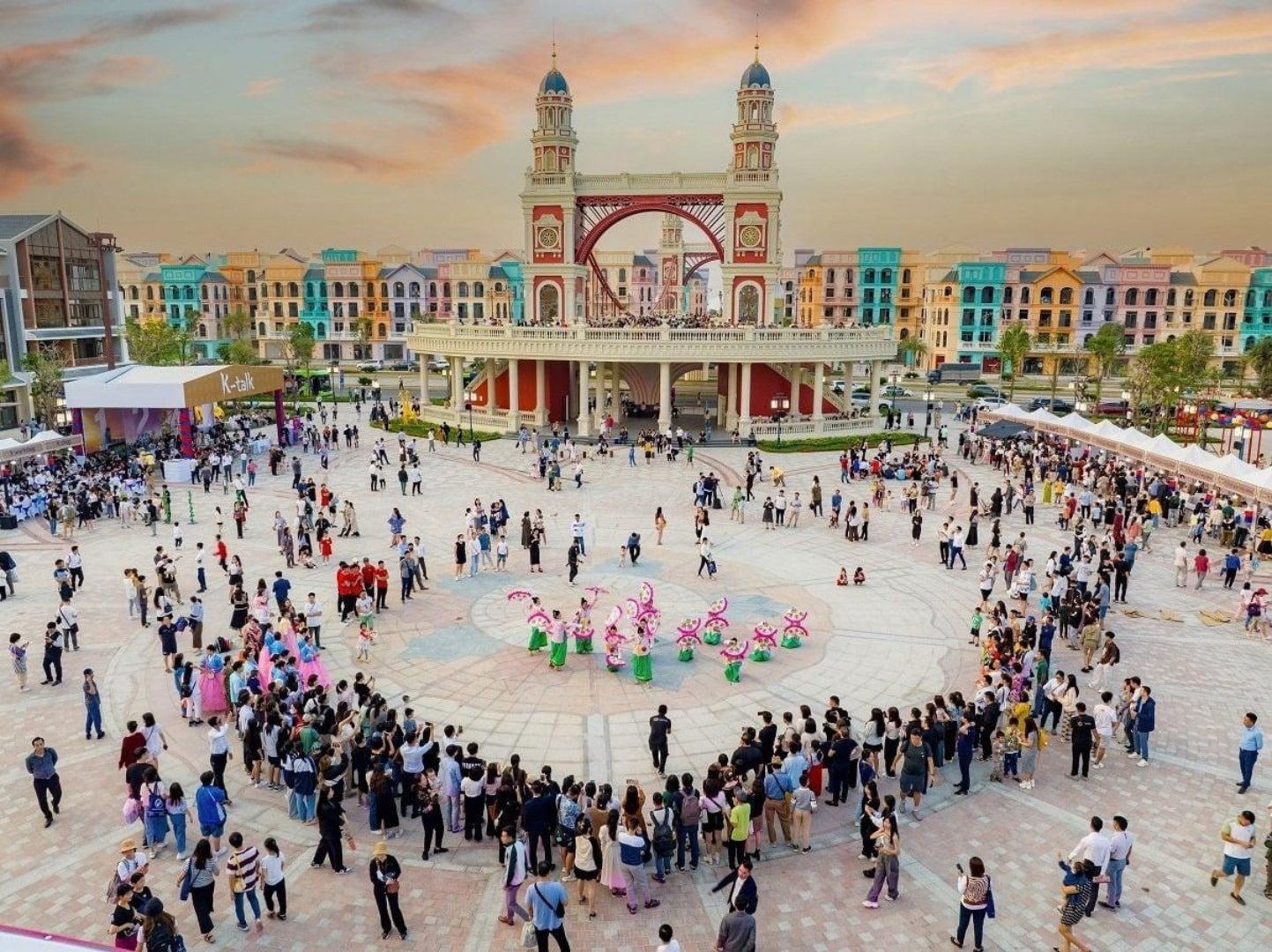 Quảng trường K-Town sôi động